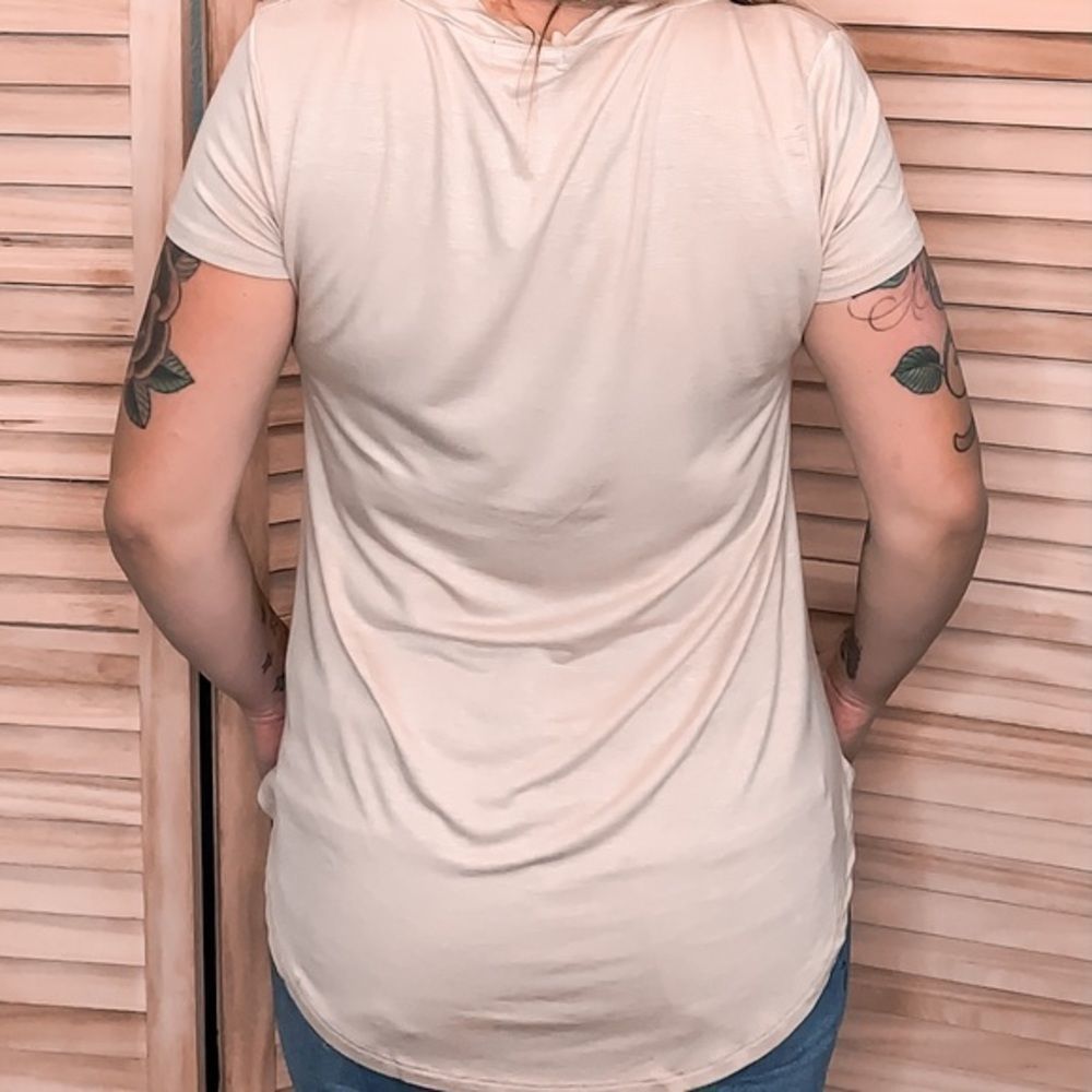 Slouchy pocket - deep v neck basic tee - Picture 5 of 5
